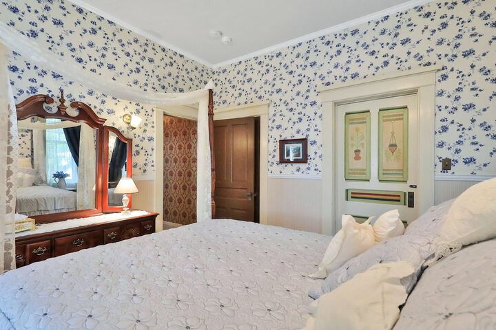 Room 13 of 69