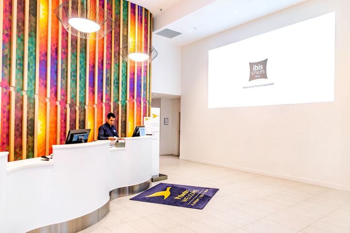 Entrance & Lobby