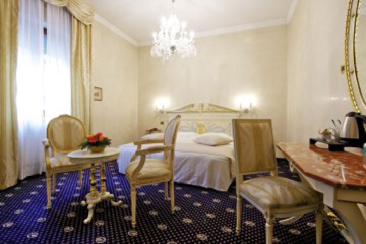Room 9 of 70