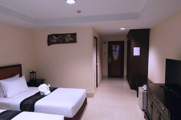 Room 9 of 48