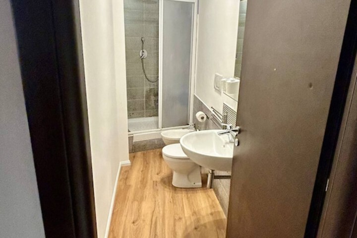 Room 9 of 29