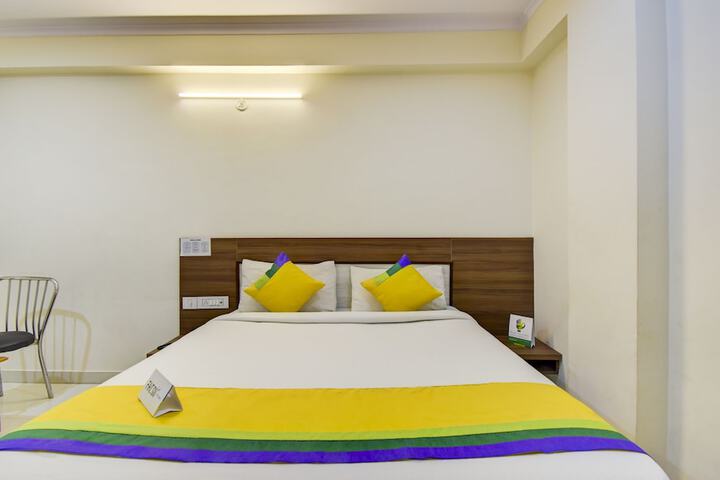 Room 12 of 19