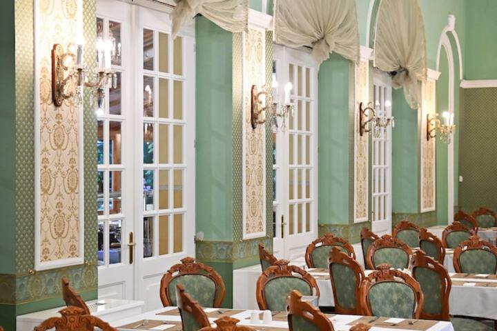 Dining 74 of 102