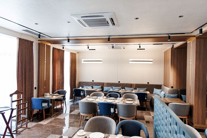 Dining 59 of 76
