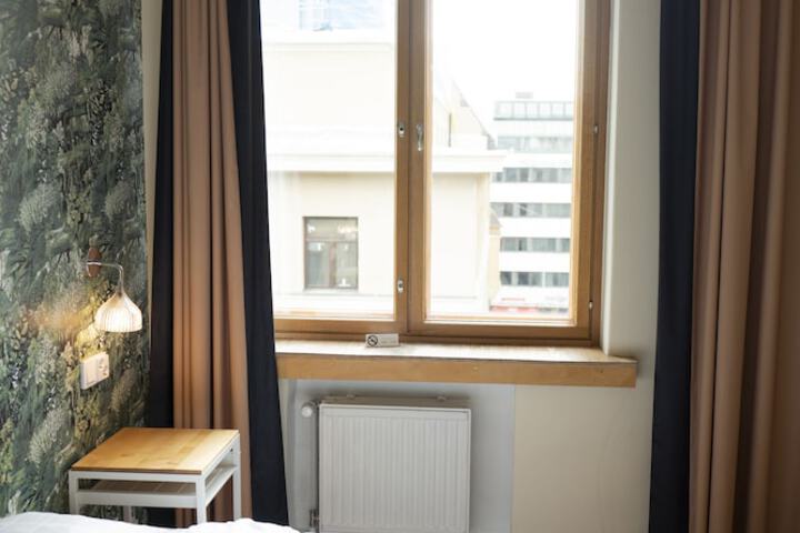 Room 10 of 93