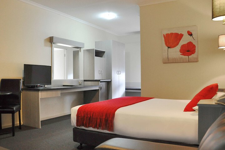 Room 17 of 37