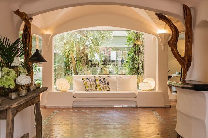 Entrance & Lobby