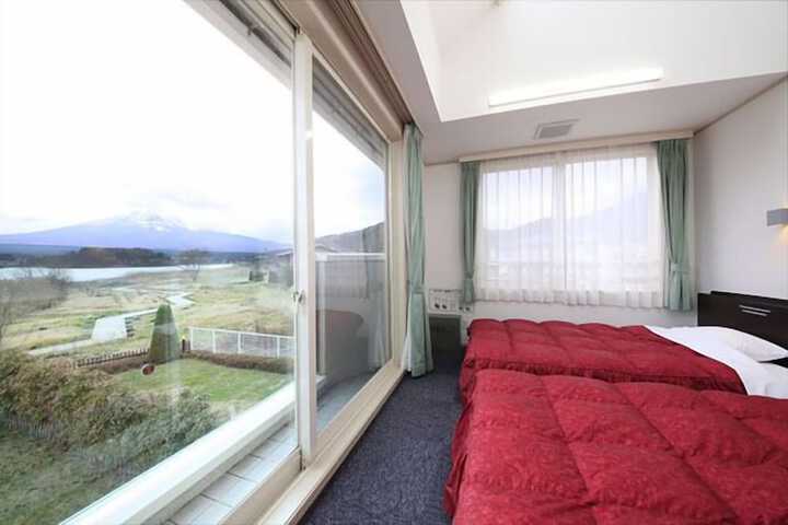 Room 12 of 64