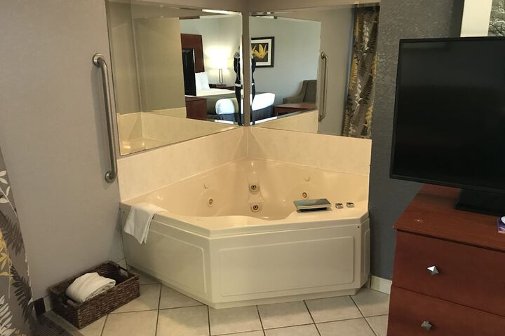Jetted tub
