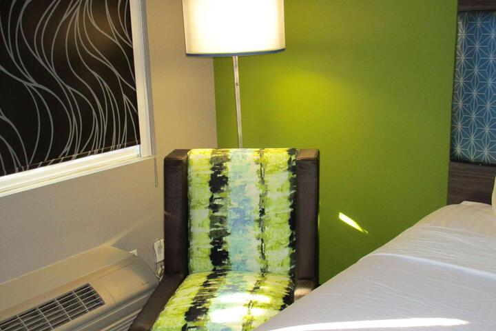 1 King Bed Lounge Chair Microwave and Refrigerator Flat Screen Television Desk Hig (2 of 6)