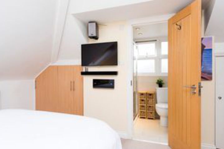 Room 9 of 25