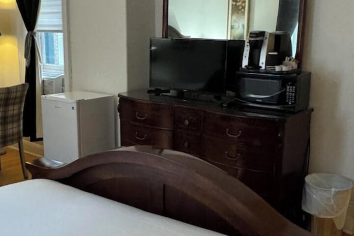 Room 3 of 9