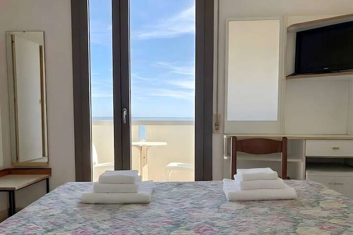 Room 14 of 27