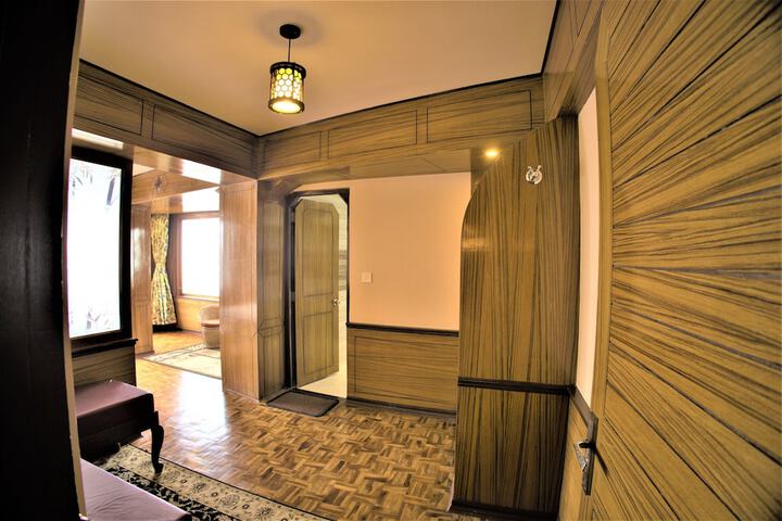 Room 7 of 19