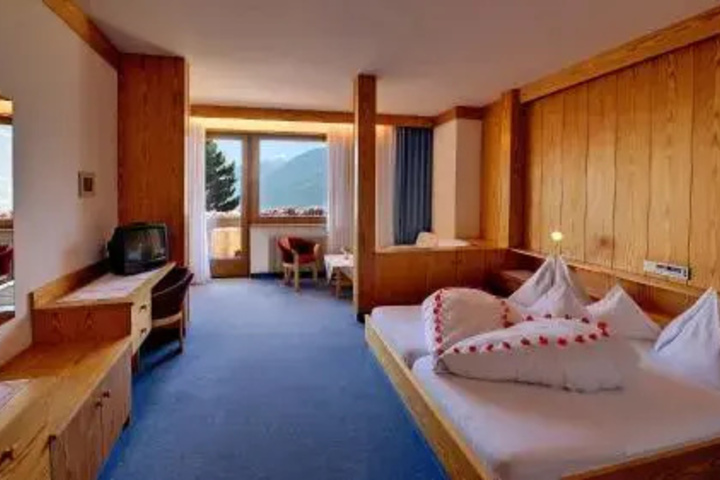 Room 3 of 5