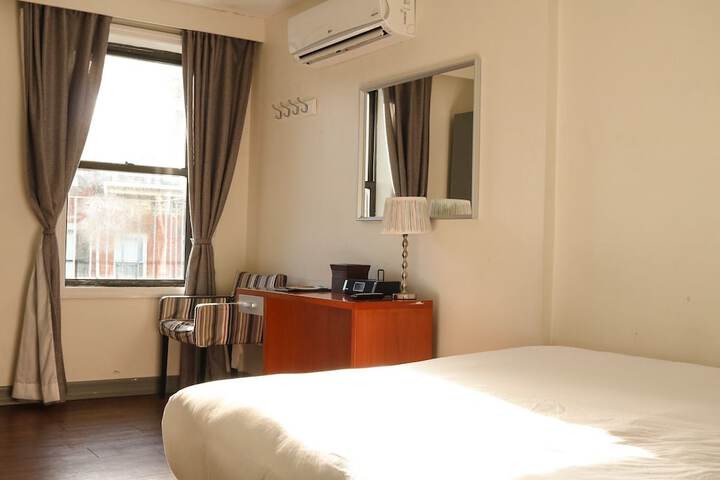 Room 16 of 32