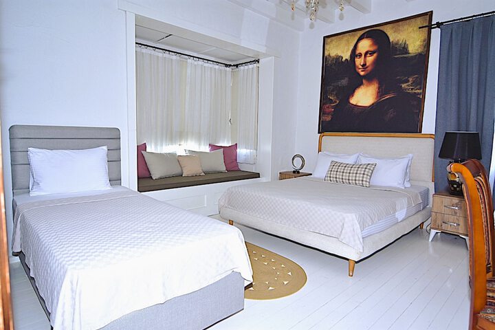 Room 18 of 98