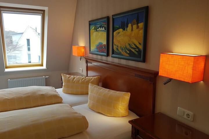 Room 17 of 40