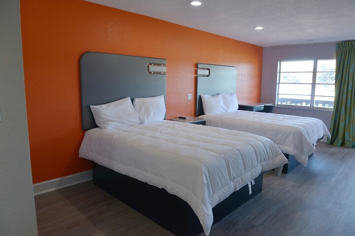 2 Queen Beds (3 of 5)