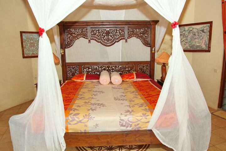 Room 4 of 80