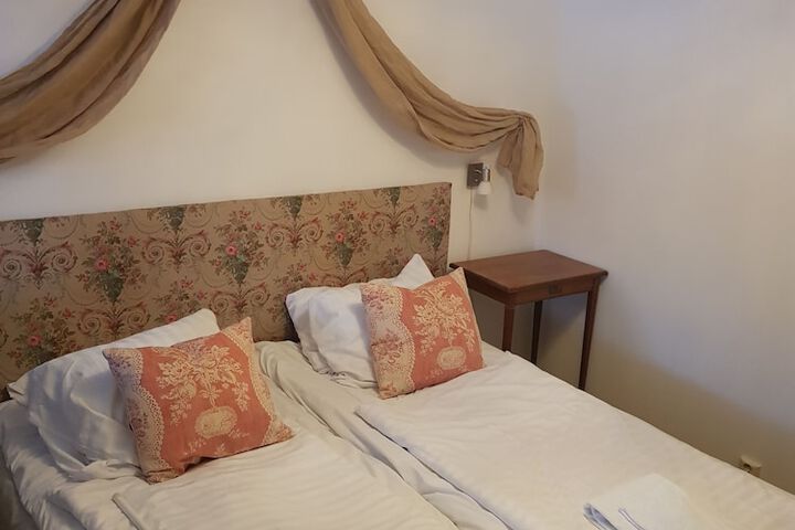 Room 6 of 14