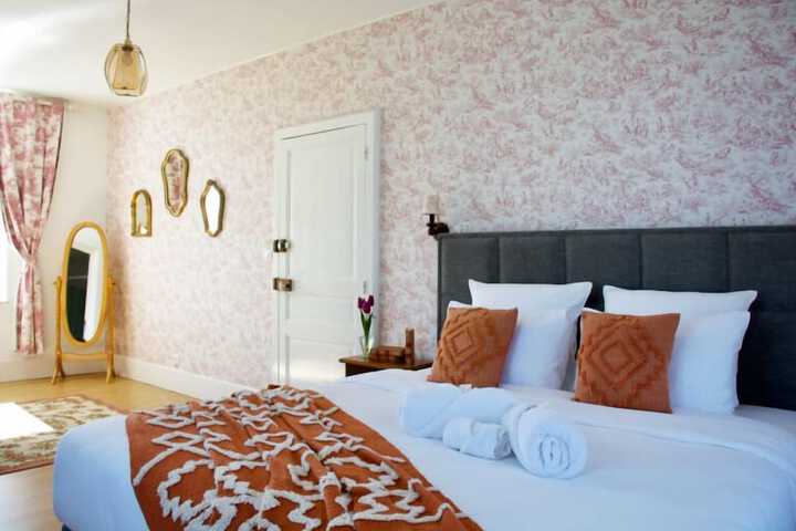 Room 13 of 36