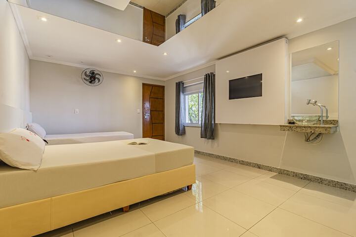 Room 28 of 76
