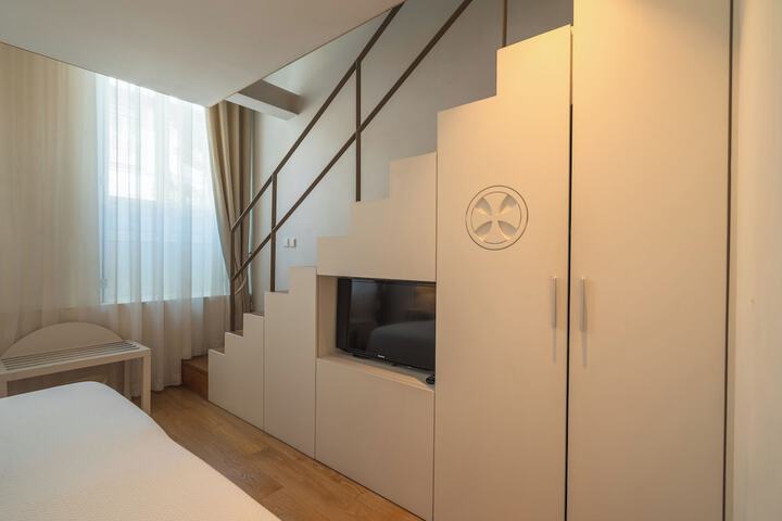 Room 27 of 51