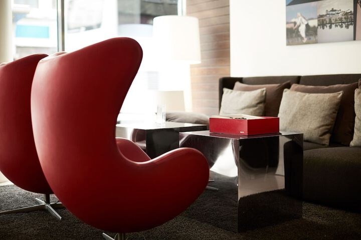 Lounge 66 of 86