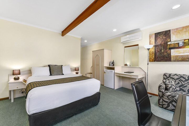 Room 4 of 41