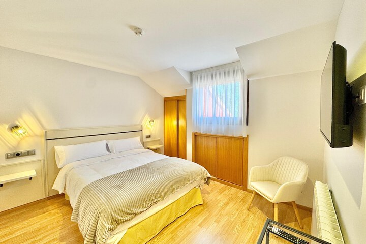 Room 28 of 80