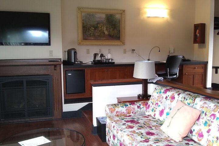 Room 52 of 147