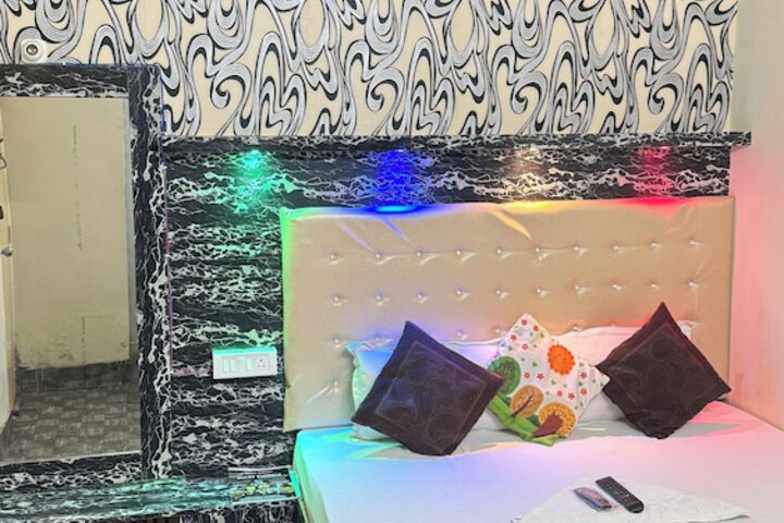 Room 15 of 19