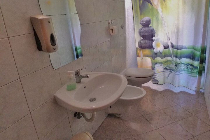 Room 66 of 79