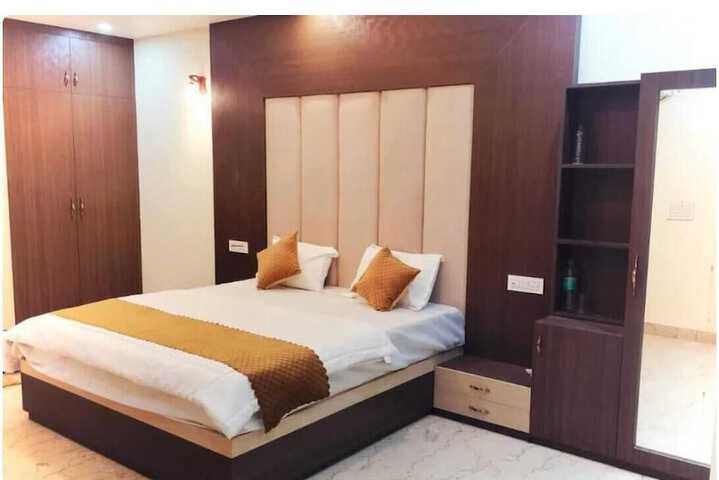 Room 2 of 10