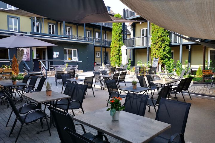 Hotel Exterior 392 of 442