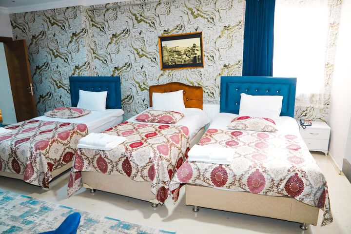 Room 8 of 33