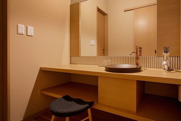 Room 26 of 61