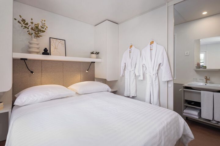 Room 2 of 44