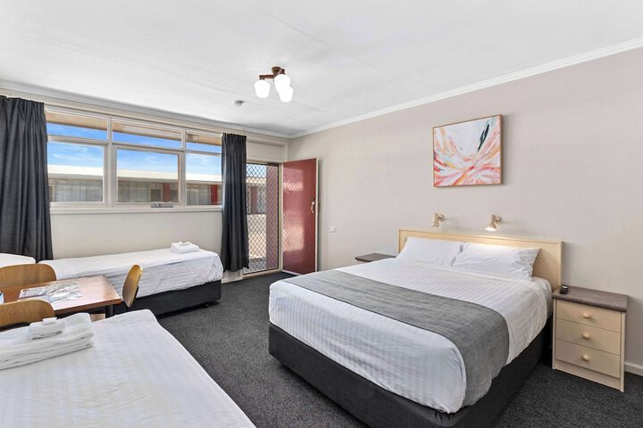 Room 2 of 27