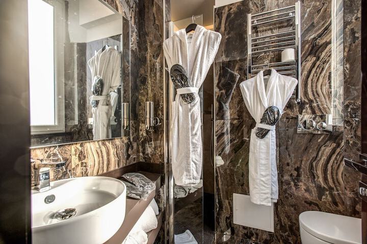 Bathroom Interior Photo