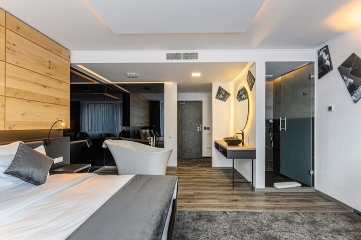 Room 26 of 131