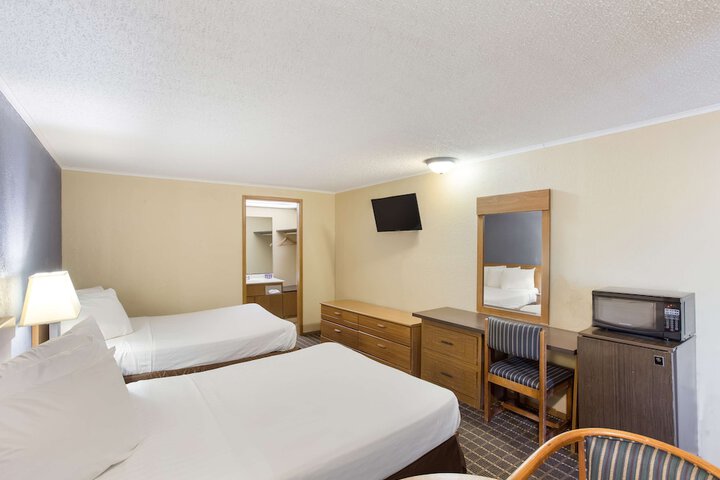 2 Double Beds (15 of 16)