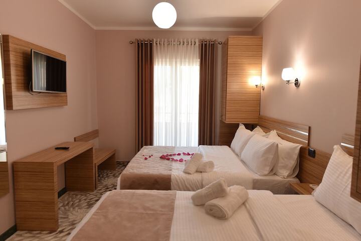 Room 6 of 121