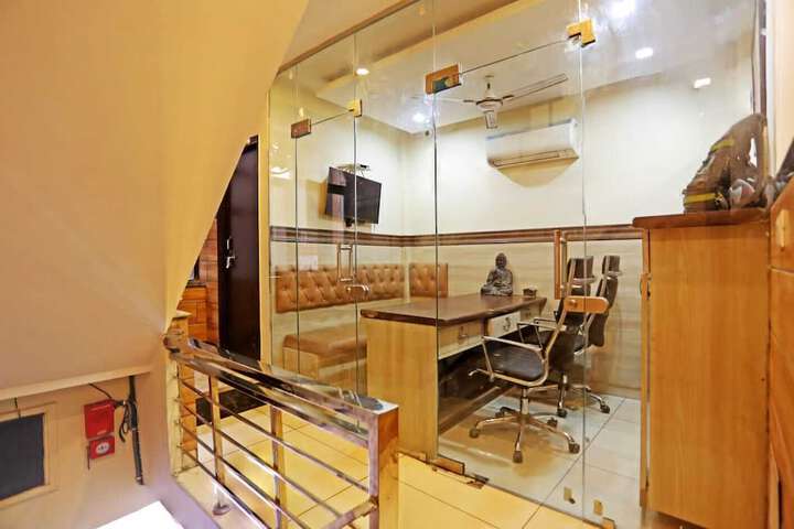 Business Center 43 of 46