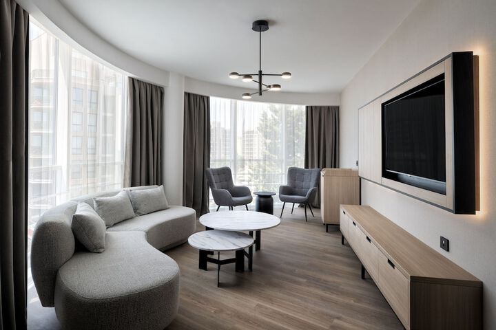 Room 15 of 83
