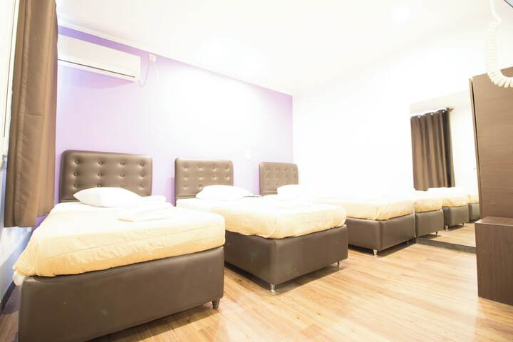 Room 17 of 32