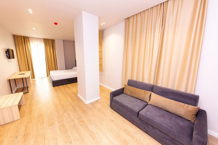 Room 16 of 73