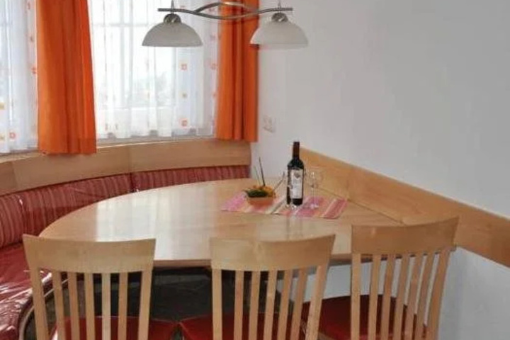 Dining 16 of 16