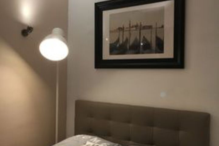 Room 11 of 33